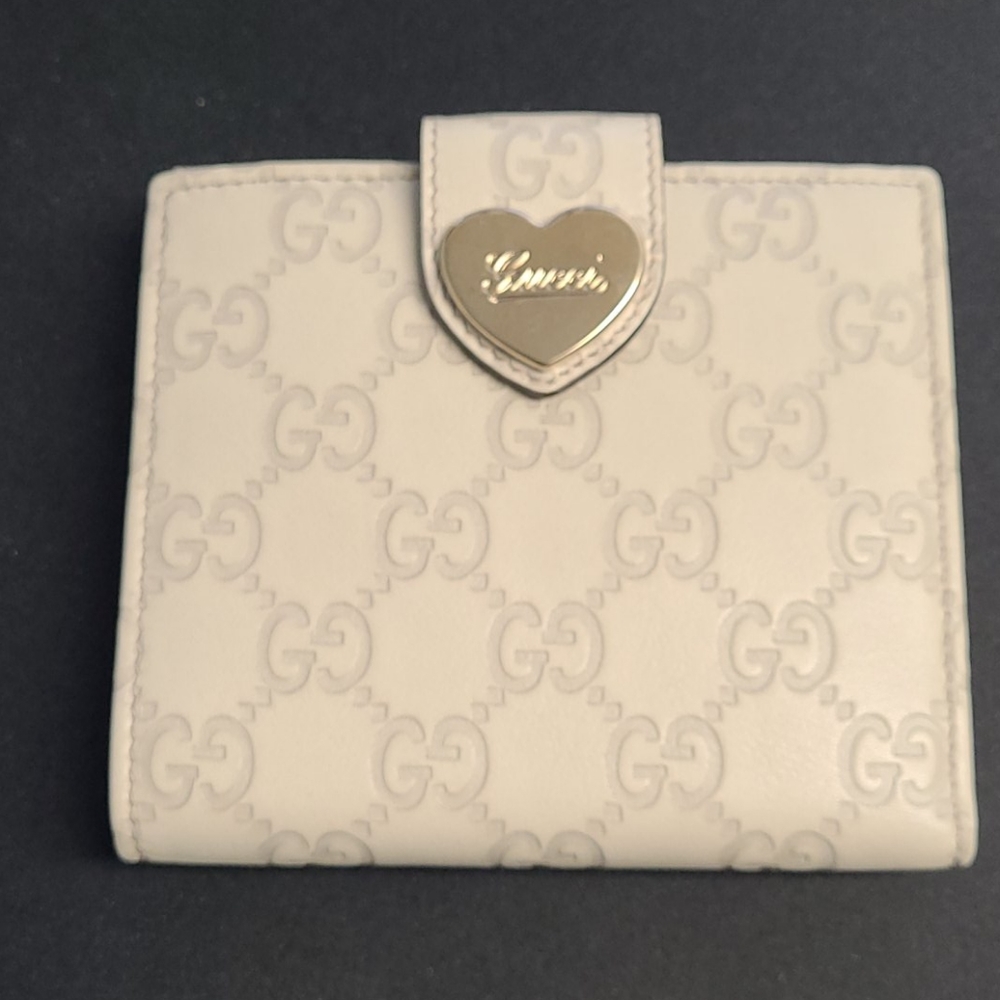 Gucci Guccissima leather engraved heart wallet